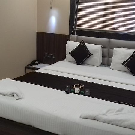 Shine Hospitality Hotel Мумбай Екстериор снимка