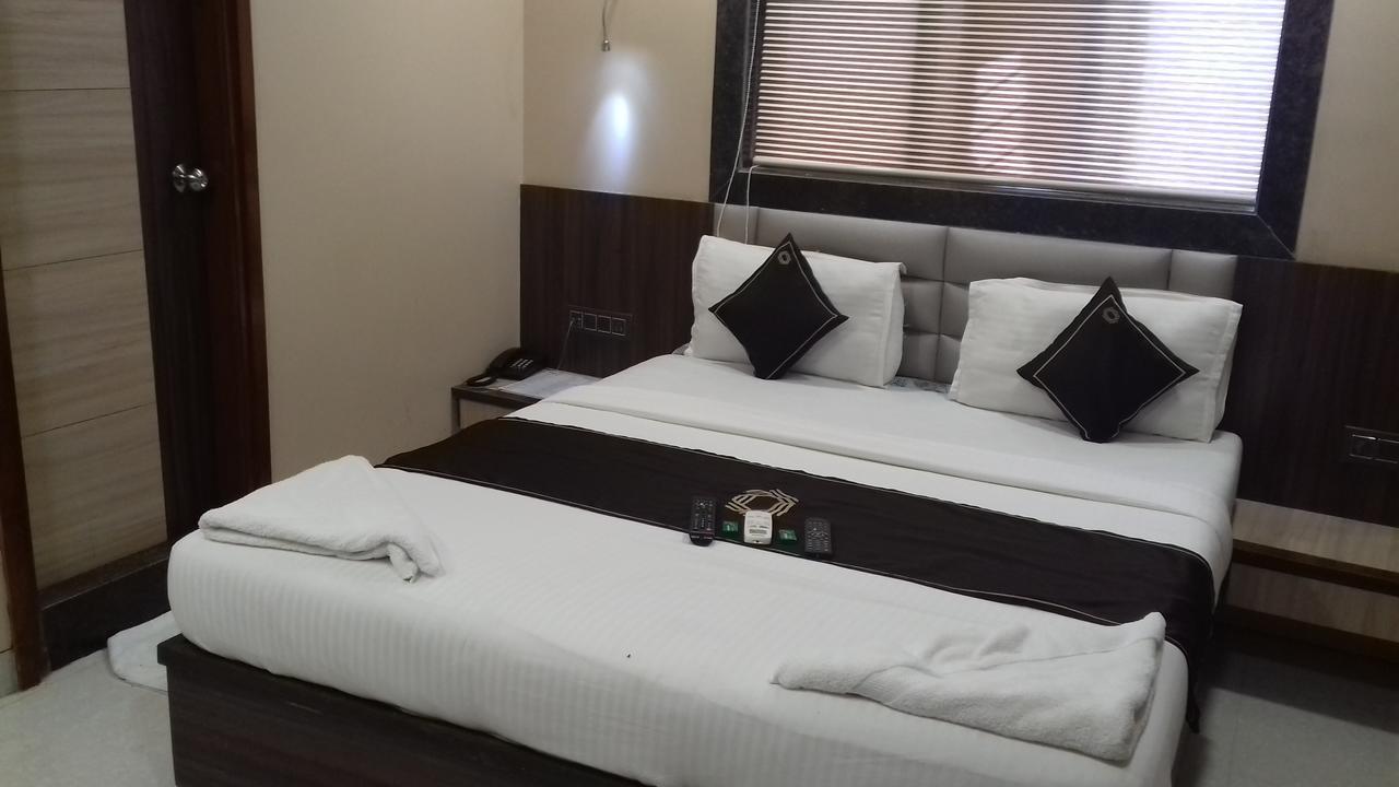Shine Hospitality Hotel Мумбай Екстериор снимка