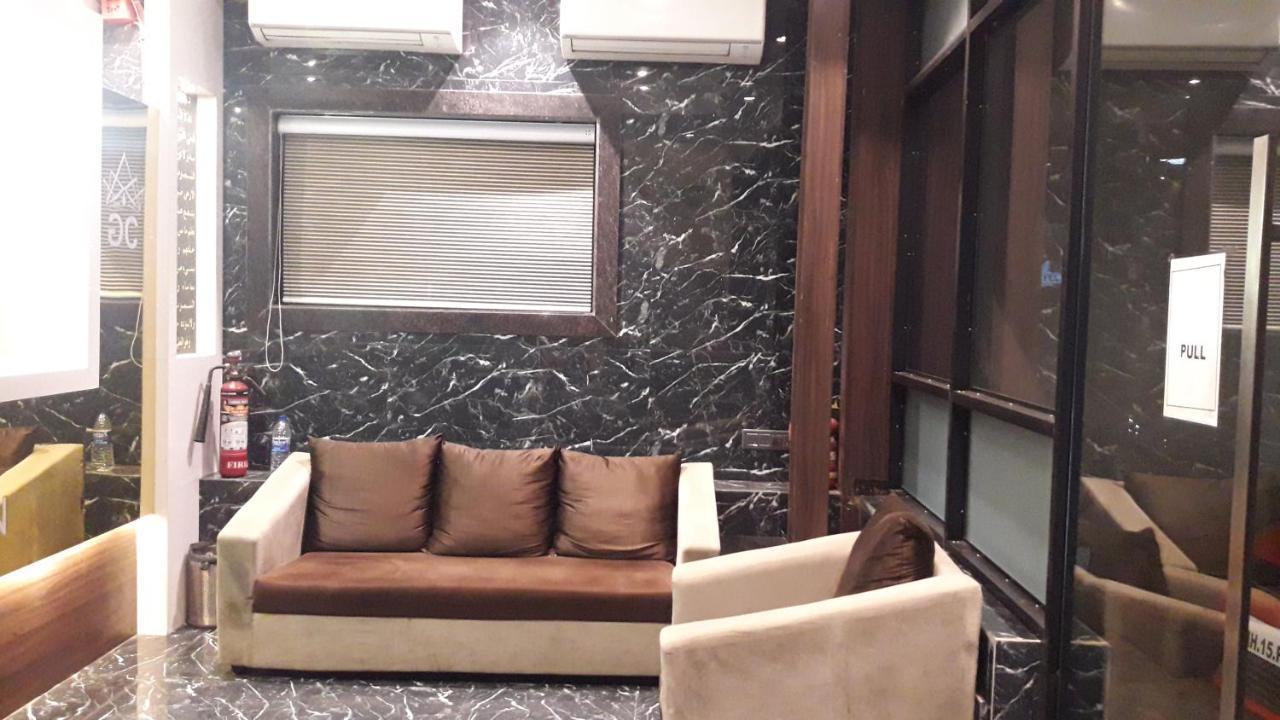 Shine Hospitality Hotel Мумбай Екстериор снимка