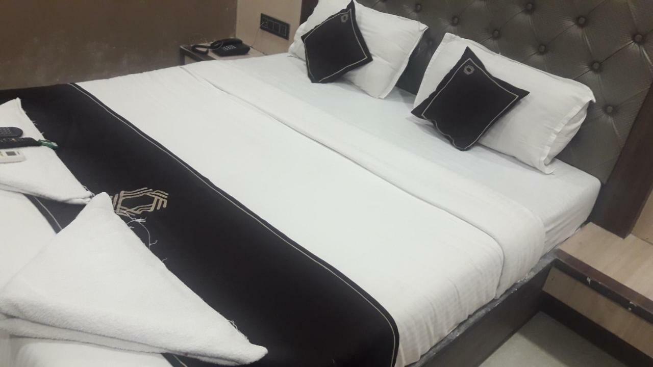 Shine Hospitality Hotel Мумбай Екстериор снимка