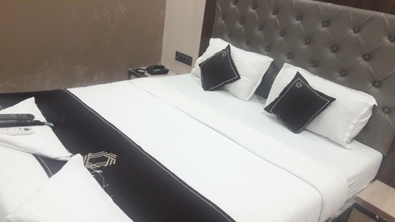Shine Hospitality Hotel Мумбай Екстериор снимка