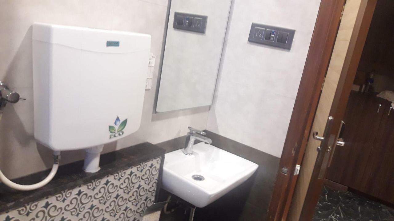 Shine Hospitality Hotel Мумбай Екстериор снимка