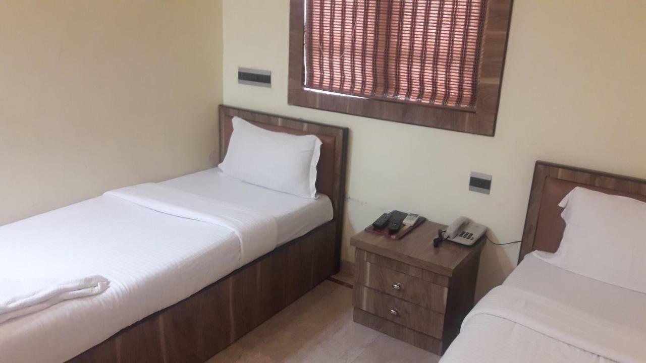 Shine Hospitality Hotel Мумбай Екстериор снимка