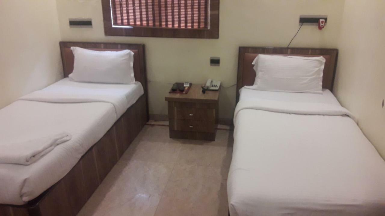 Shine Hospitality Hotel Мумбай Екстериор снимка