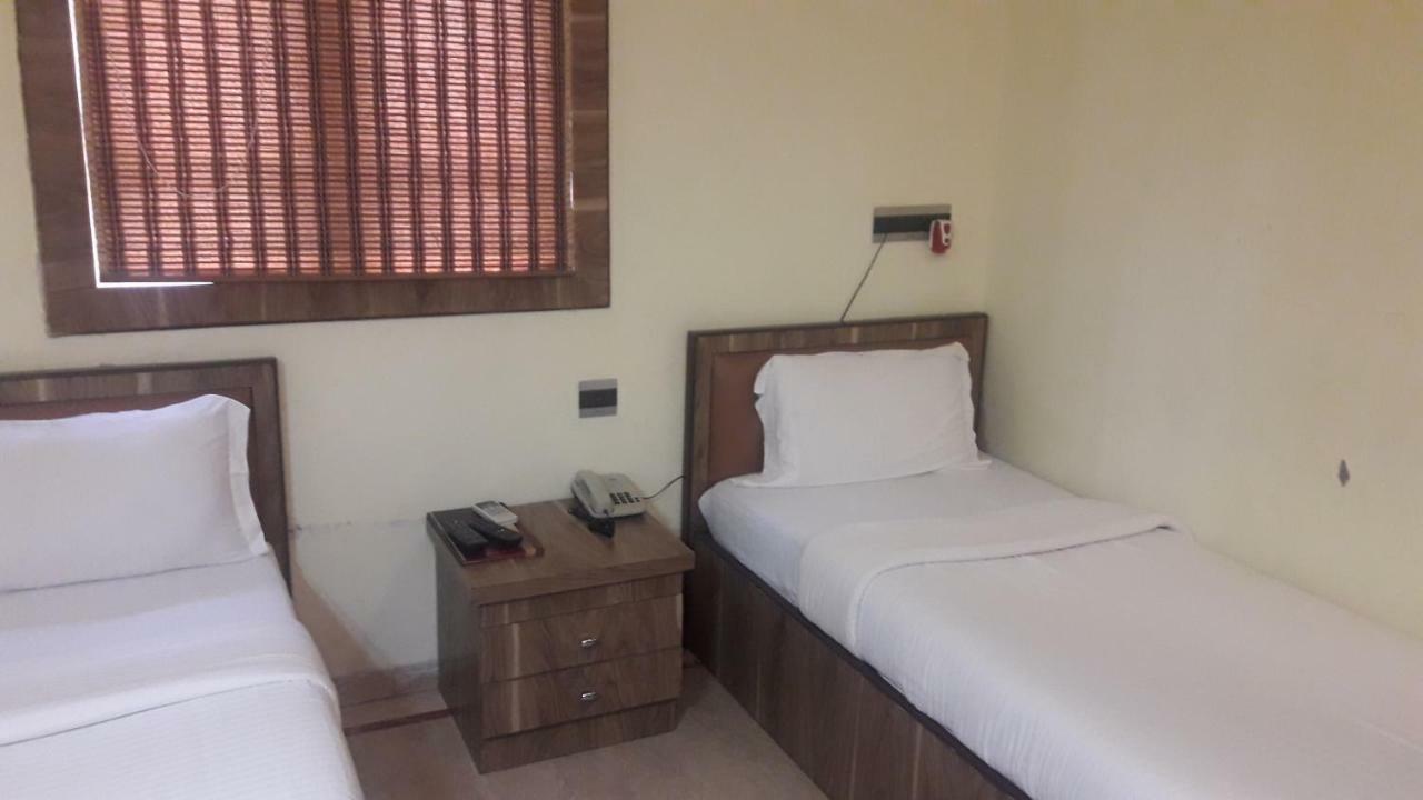 Shine Hospitality Hotel Мумбай Екстериор снимка