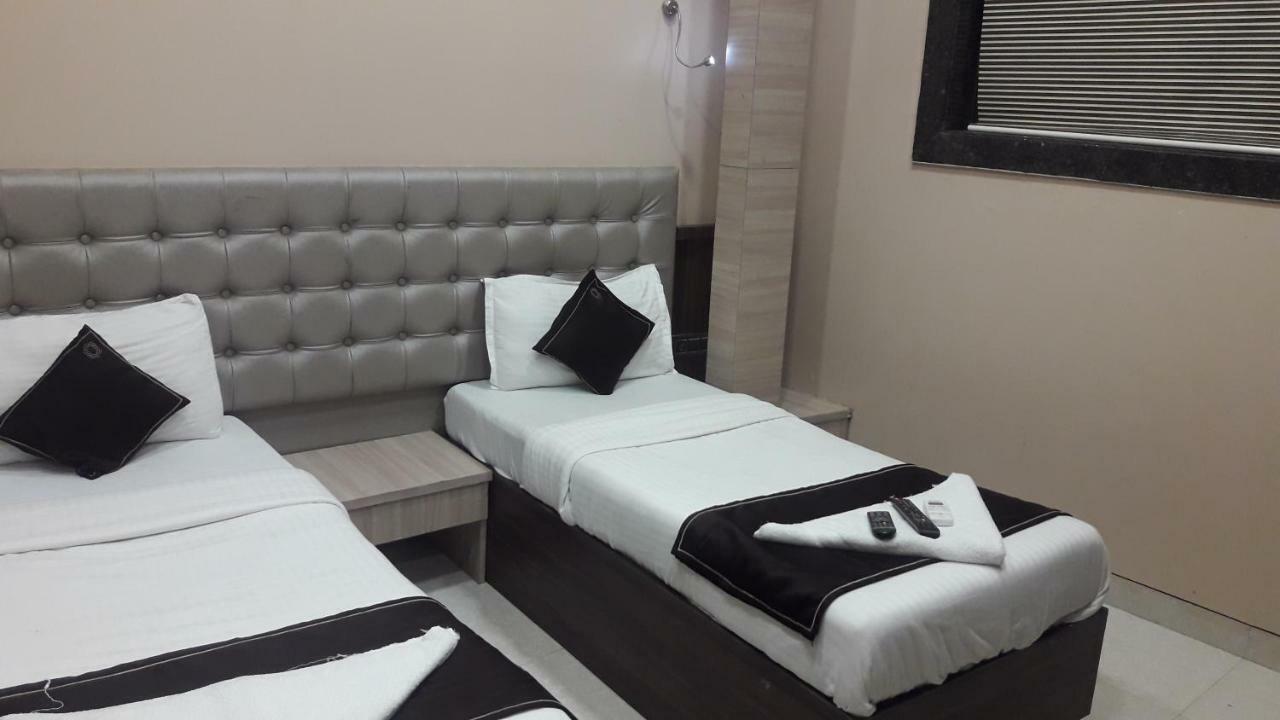 Shine Hospitality Hotel Мумбай Екстериор снимка