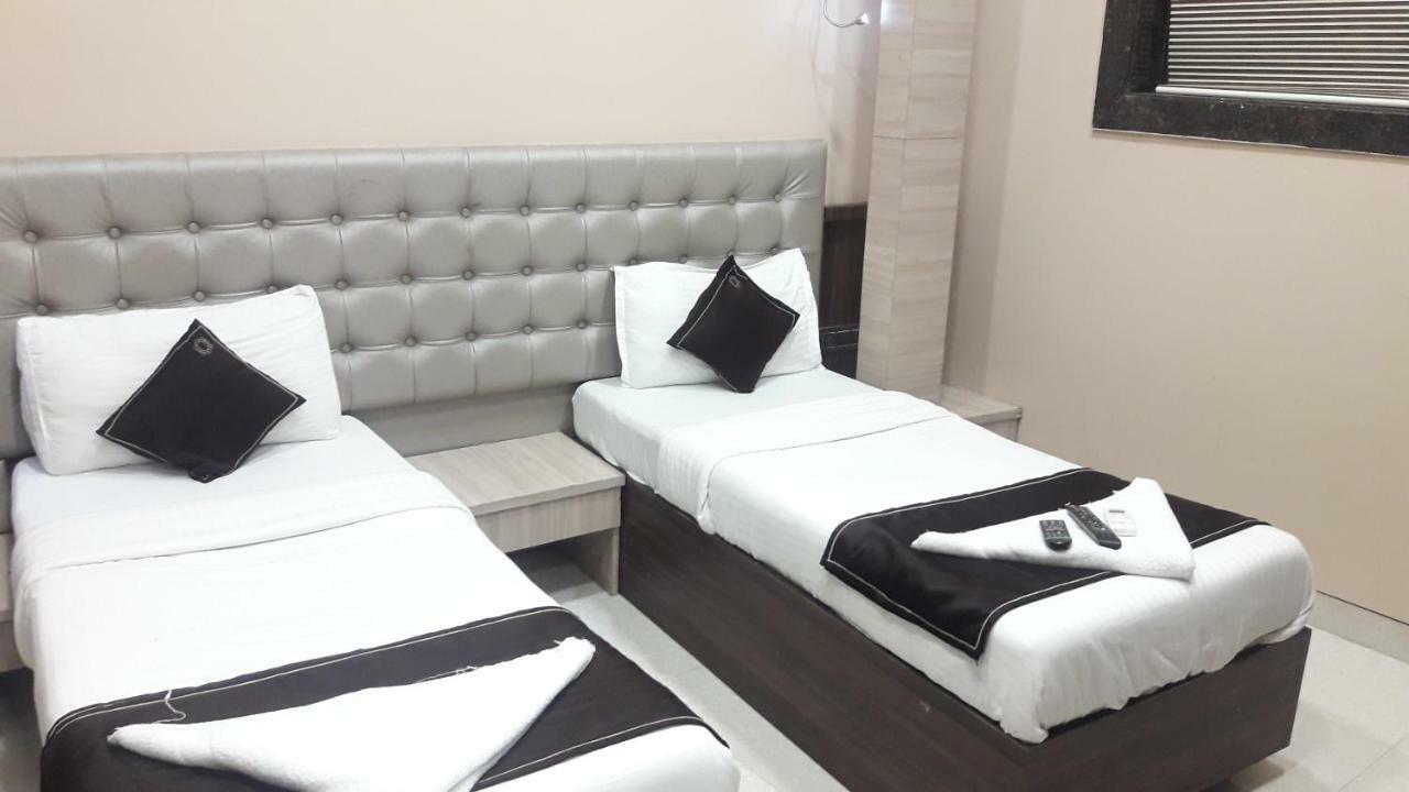 Shine Hospitality Hotel Мумбай Екстериор снимка
